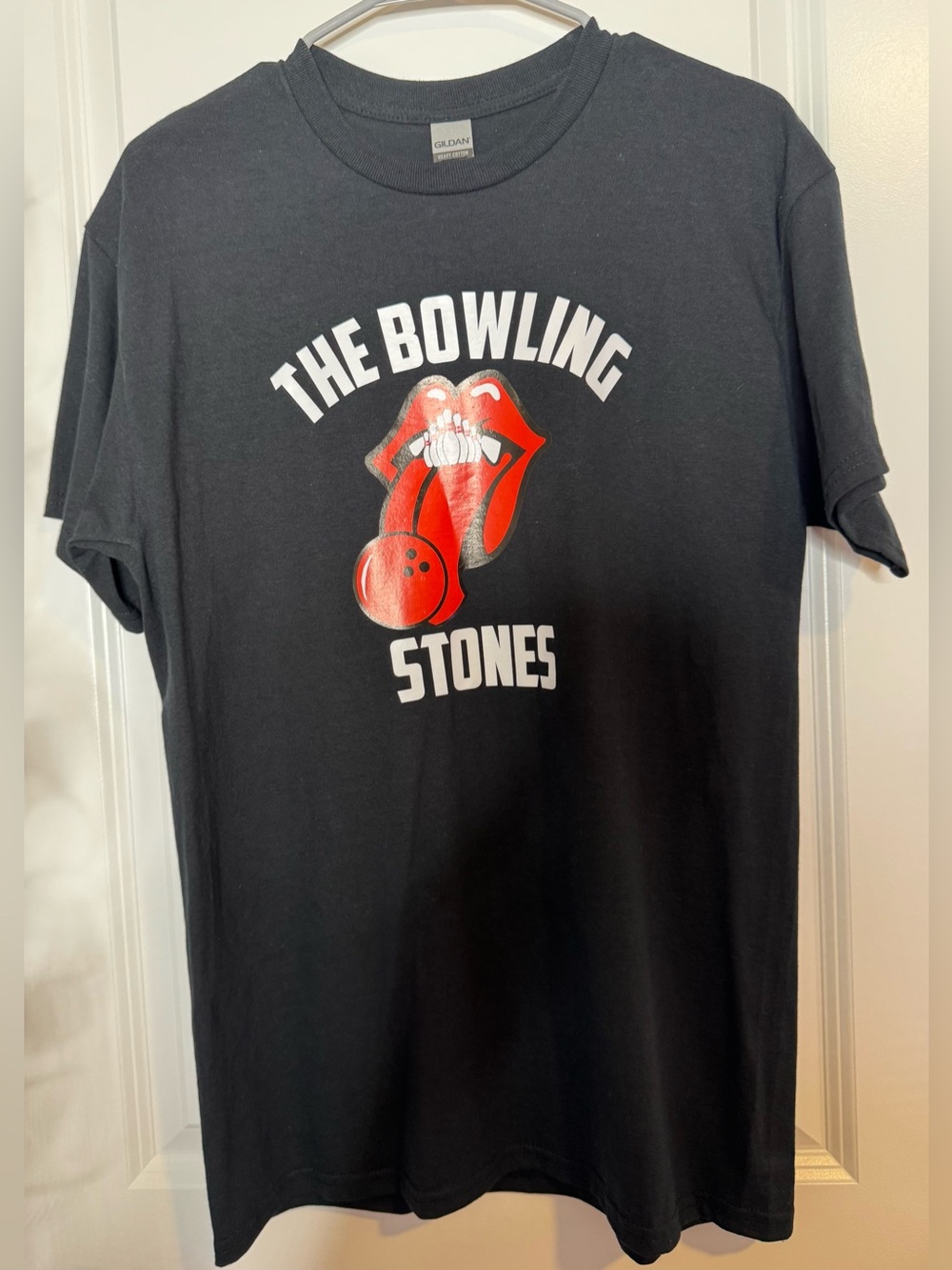 Gildan Black Tee with Red Lips and Bowling Ball Graphic the bowling stones sz MD - Picture 1 of 3